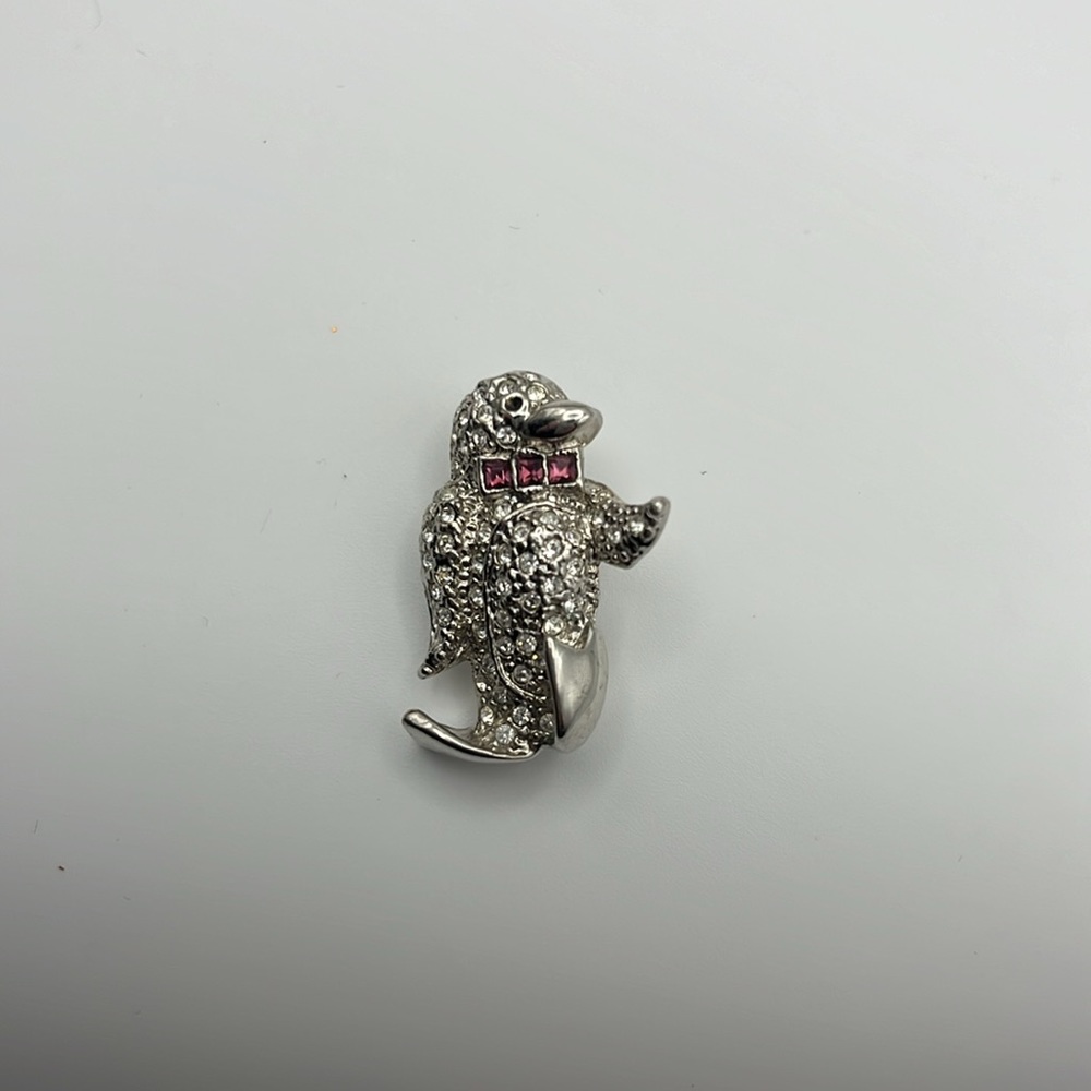 Vintage Rhinestone Donkey Elephant Penguin Dog & Bee (Signed Kramer) Brooch lot - Picture 6 of 11